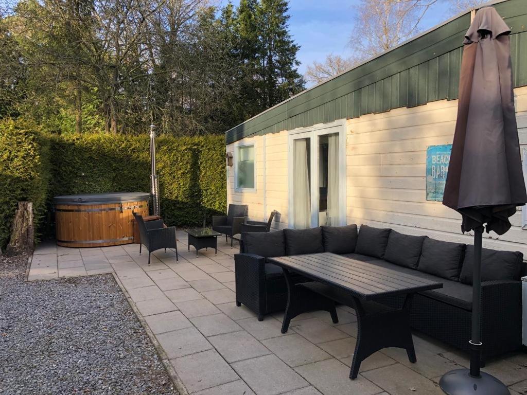 Omheind Chalet Met Prive Hottub. Op De Veluwe Vila Voorthuizen Exterior foto