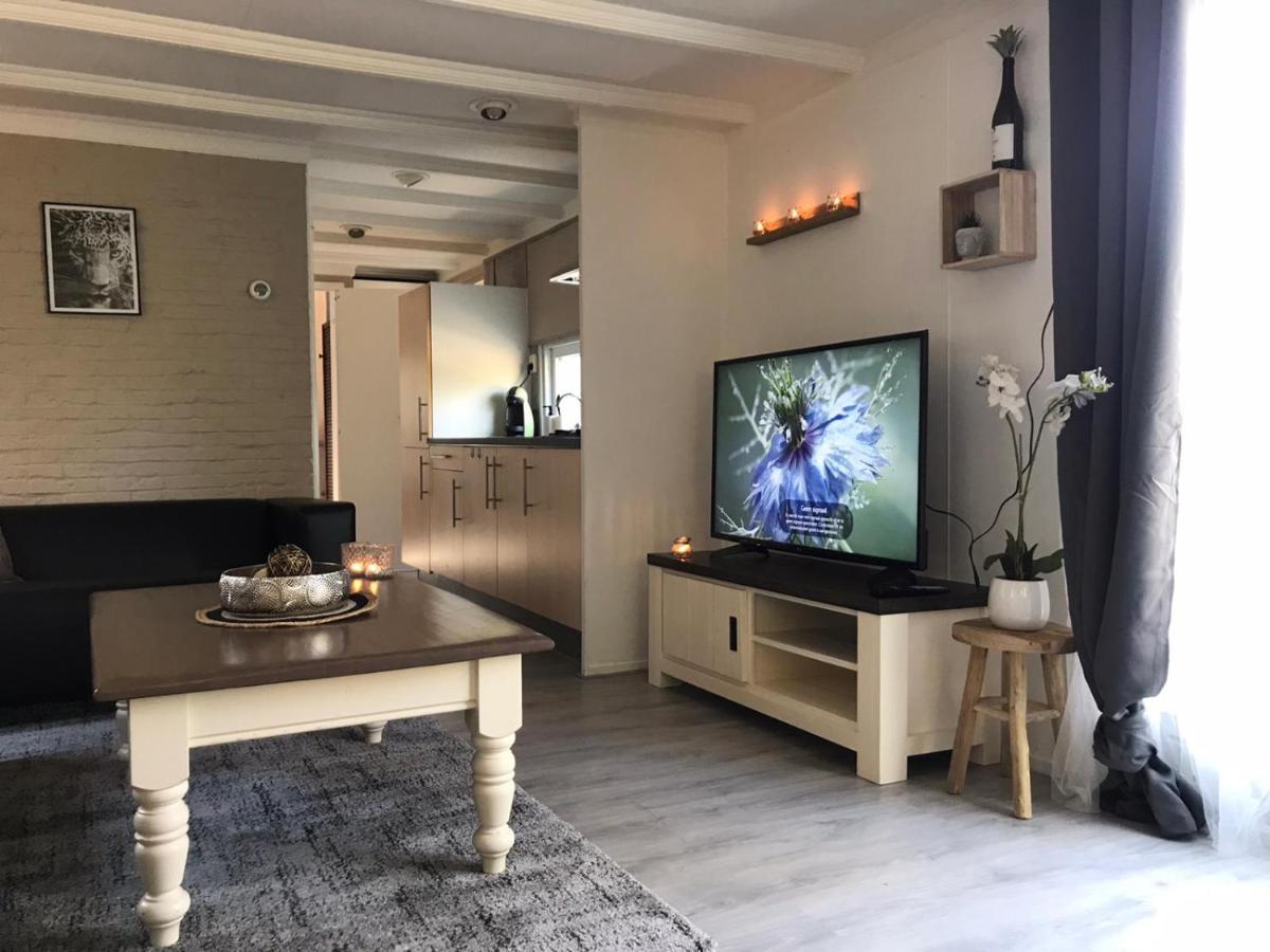 Omheind Chalet Met Prive Hottub. Op De Veluwe Vila Voorthuizen Exterior foto