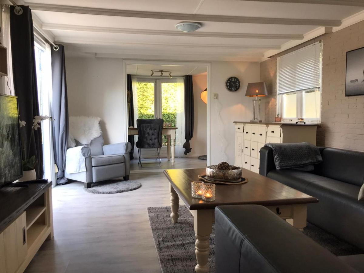 Omheind Chalet Met Prive Hottub. Op De Veluwe Vila Voorthuizen Exterior foto