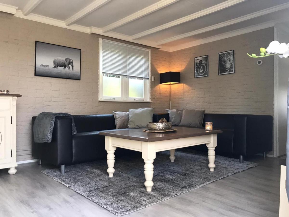 Omheind Chalet Met Prive Hottub. Op De Veluwe Vila Voorthuizen Exterior foto