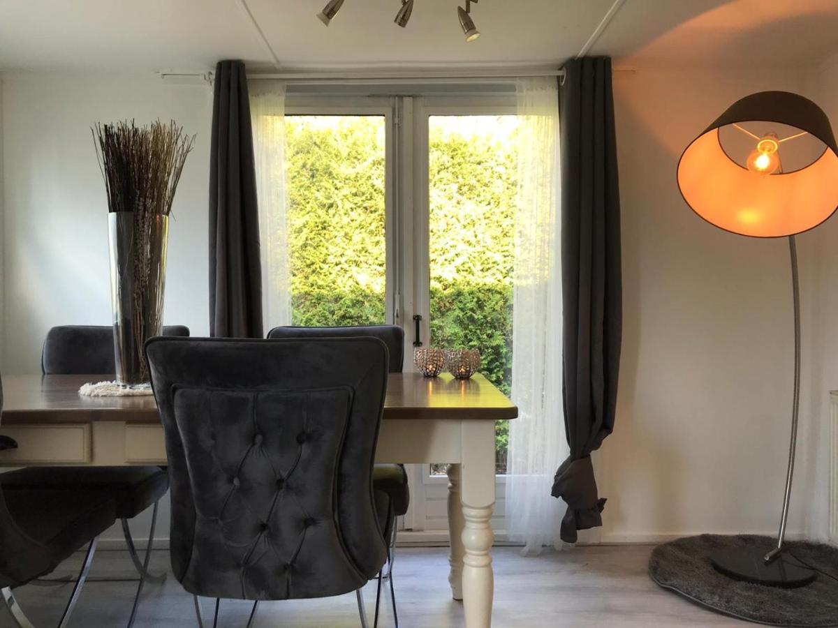 Omheind Chalet Met Prive Hottub. Op De Veluwe Vila Voorthuizen Exterior foto